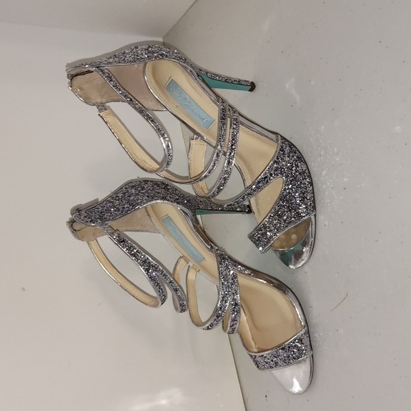 Betsey Johnson Silver Izzy heels size 8.5 - Picture 1 of 13
